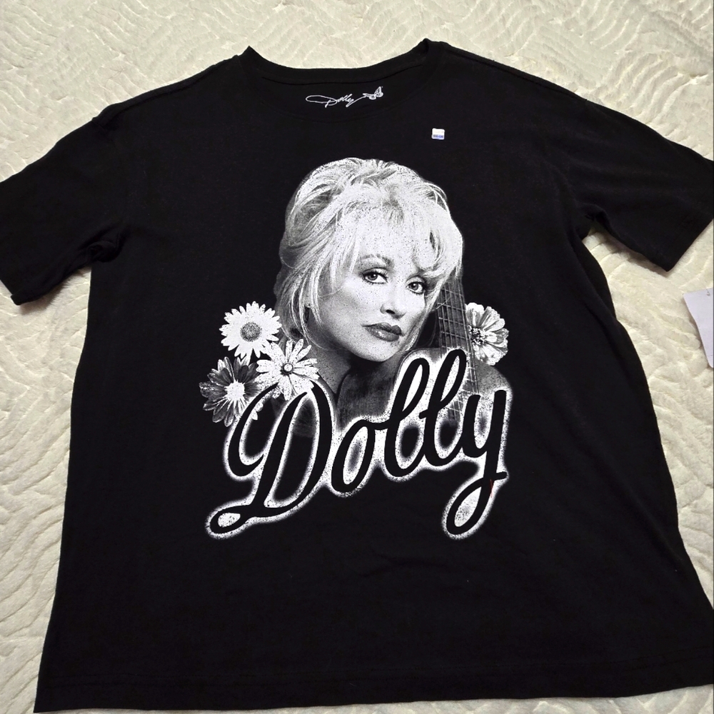 Dolly Parton Signature Graphic Tee. Black. Size XS